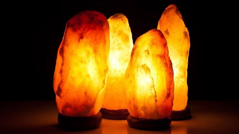 Đèn đá muối Himalaya là gì và những lợi ích bất ngờ đối với sức khỏe con người?