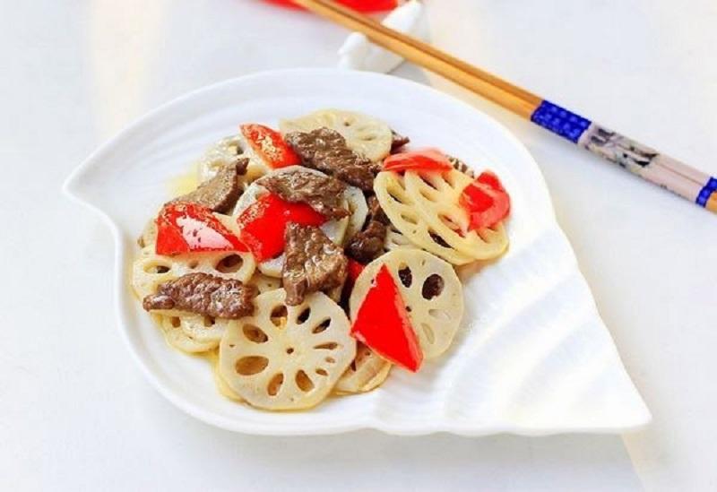 Củ sen có hai loại chính với số lỗ khác nhau: 7 lỗ và 9 lỗ. Lựa chọn đúng loại củ sen sẽ giúp món ăn trở nên tuyệt vời hơn rất nhiều.