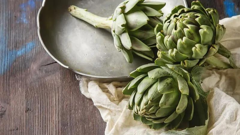 Uống trà Atiso mỗi ngày có thật sự tốt cho sức khỏe không và bao nhiêu là đủ để đạt được hiệu quả tốt nhất?