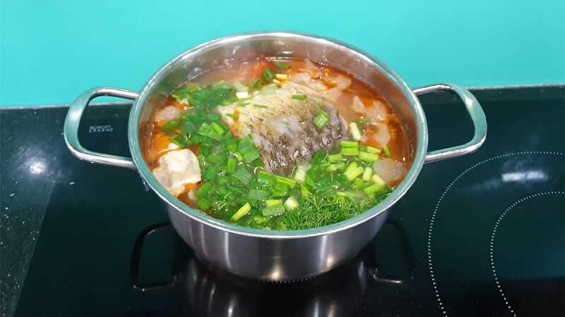 Khám phá ngay món canh chua cá trắm nấu sấu với hương vị độc đáo, là sự lựa chọn tuyệt vời cho bữa ăn gia đình.