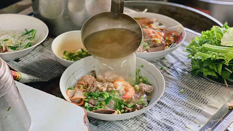 Khám phá 5 món ăn sáng kết hợp với nước, luôn thu hút thực khách tại quận 1