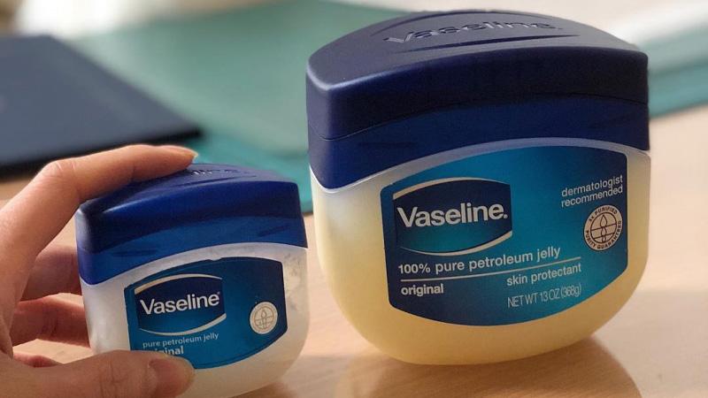 Khám phá 3 phương pháp sử dụng Vaseline giúp mi dài, cong vút tự nhiên, đầy quyến rũ.