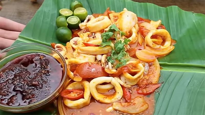 Khám phá cách chế biến mực sốt sambal cay, làm hài lòng ngay cả những thực khách khó tính nhất.