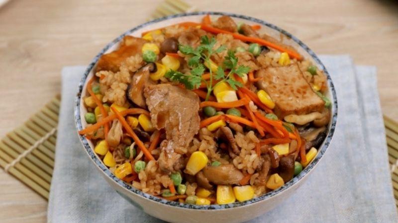 Khám phá cách làm món cơm hấp thập cẩm kiểu Nhật đầy hấp dẫn cho bữa sáng tươi mới