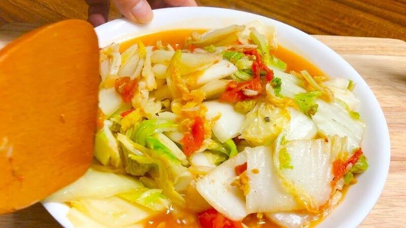 Công thức cải thảo xào cà chua, hương thơm nồng nàn, đậm đà, khiến cơm thêm phần hấp dẫn