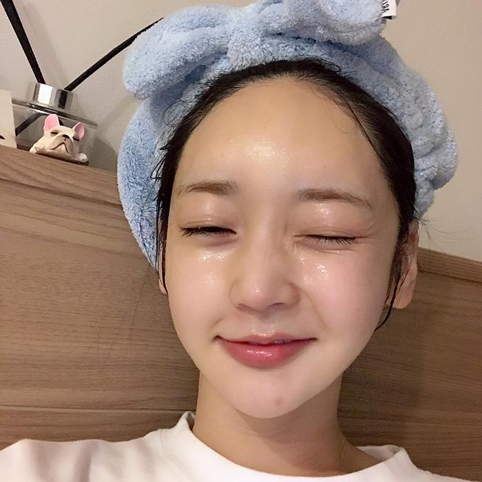 Làm sao để sử dụng dầu tẩy trang hiệu quả, giúp da sạch sẽ và mịn màng mà không lo nổi mụn? Hãy cùng khám phá phương pháp tẩy trang đúng cách cho làn da khỏe mạnh.