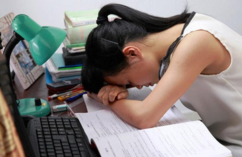 Làm sao để học xuyên đêm mà không rơi vào tình trạng kiệt sức?