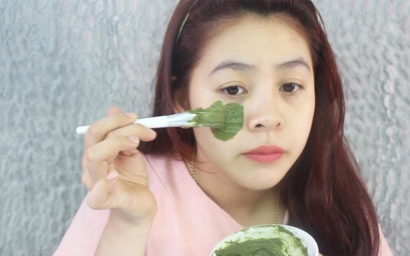 Hướng dẫn làm bột trà xanh nguyên chất từ lá trà tươi ngay tại nhà một cách đơn giản.