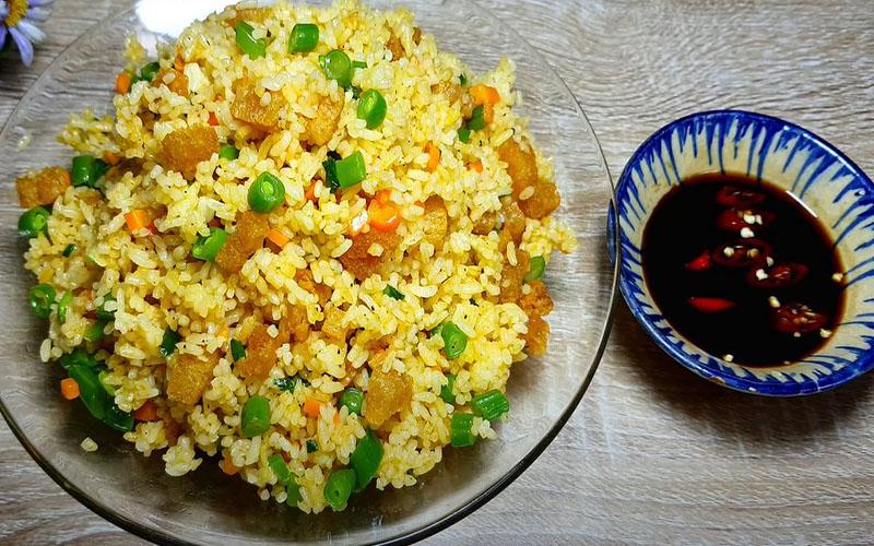 Khám phá cách chế biến món cơm chiên chay thanh đạm hoàn hảo cho ngày rằm ý nghĩa.