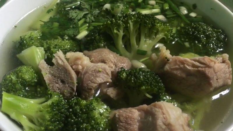 Cách nấu canh súp lơ nấu sườn khiến cả gia đình mê mẩn, hương vị đậm đà khó quên.
