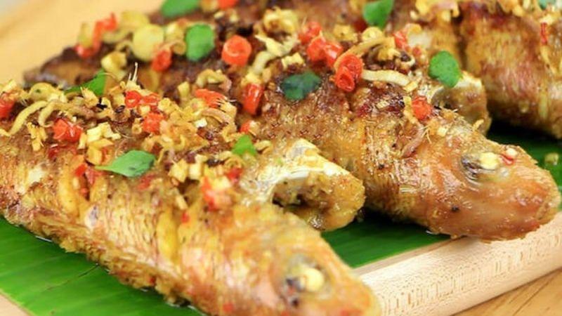 Khám phá món cá hường chiên sả nghệ, với sự kết hợp hoàn hảo giữa gia vị dân dã, tạo nên hương vị thơm ngon khó cưỡng.