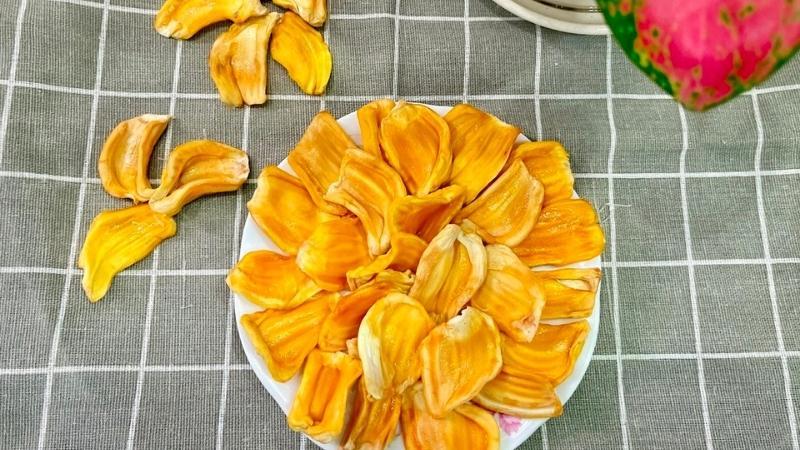 Hướng dẫn làm mít sấy giòn ngon ngay tại nhà với nồi chiên không dầu, giúp bạn tiết kiệm thời gian mà vẫn giữ được hương vị hấp dẫn.