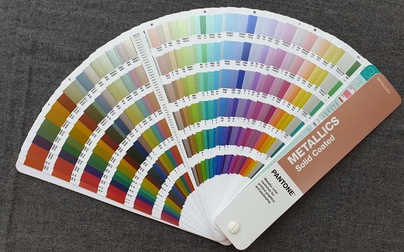 Pantone đã chính thức công bố màu sắc chủ đạo năm 2022: Xanh tím Very Peri, một sắc thái đầy lôi cuốn và hiện đại.