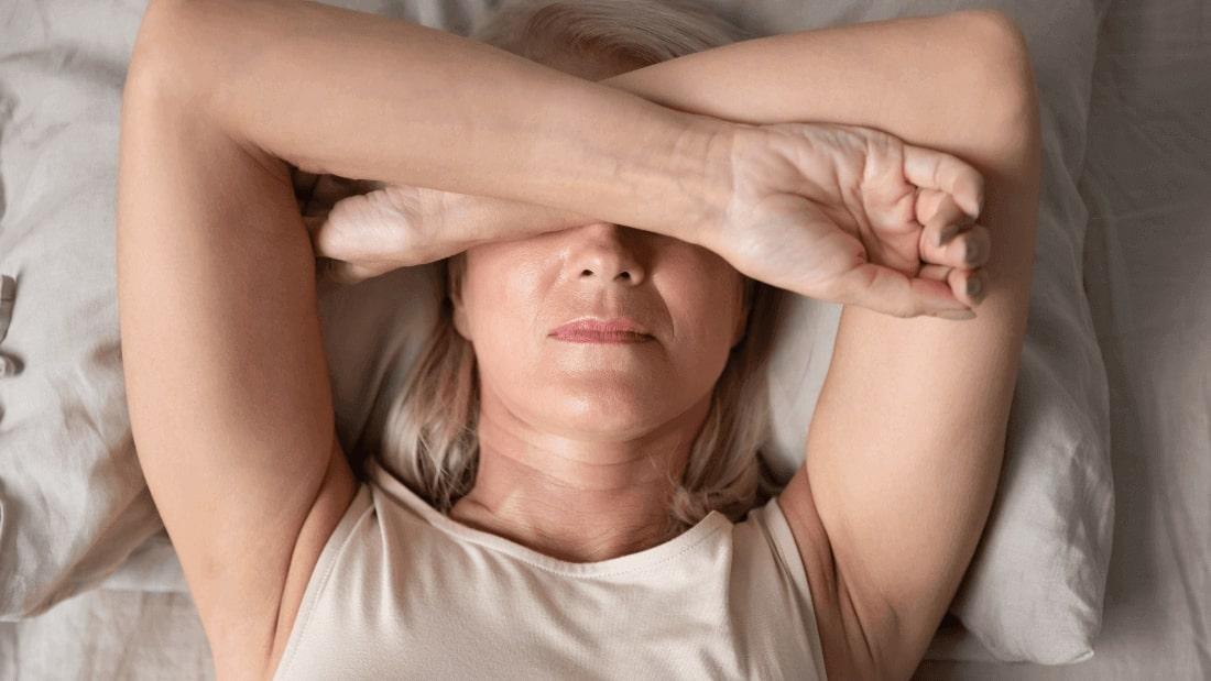Mất ngủ vì tâm trí luôn bị chi phối bởi những suy nghĩ không ngừng? Khám phá 7 cách giúp bạn dễ dàng tạm biệt lo âu và chìm vào giấc ngủ sâu.