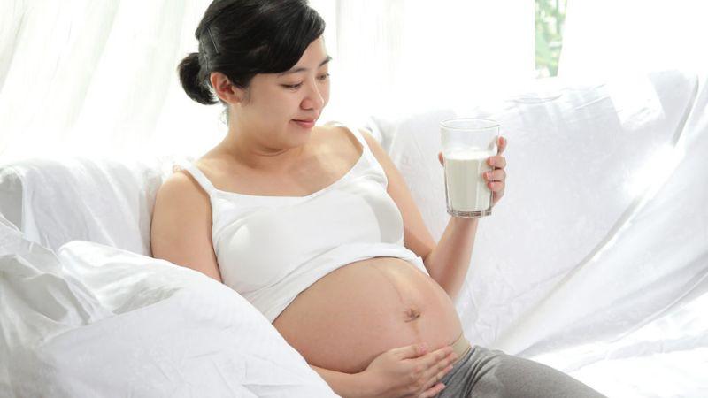 Khi nào là thời điểm thích hợp để bắt đầu uống sữa bầu? Tìm hiểu về những giai đoạn vàng để bổ sung sữa bầu cho bà bầu.