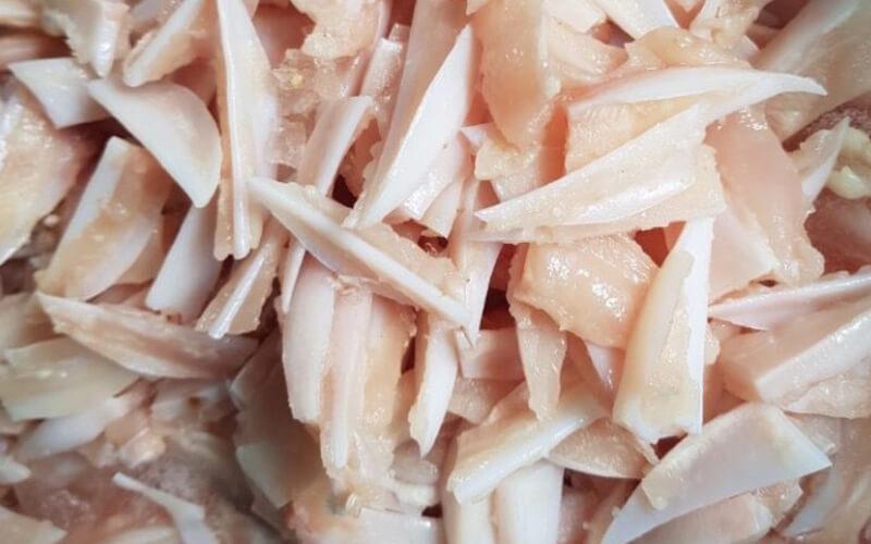 Sụn ức gà là gì và có thể chế biến những món gì từ nguyên liệu này? Hãy cùng tìm hiểu và khám phá sự hấp dẫn của sụn ức gà qua các món ăn độc đáo.
