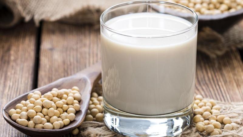 Khám phá những công dụng tuyệt vời của sữa đậu nành trong việc làm đẹp da.