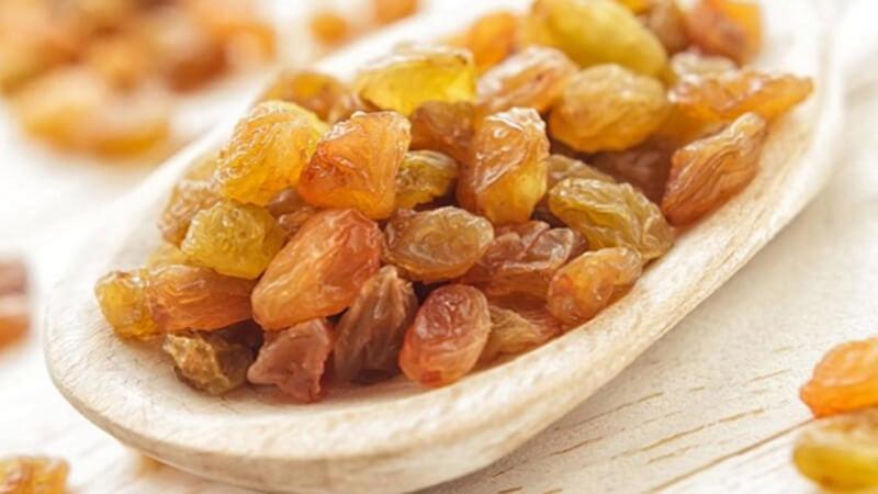 Nho khô chứa bao nhiêu calo? Liệu ăn nho khô có làm bạn tăng cân?