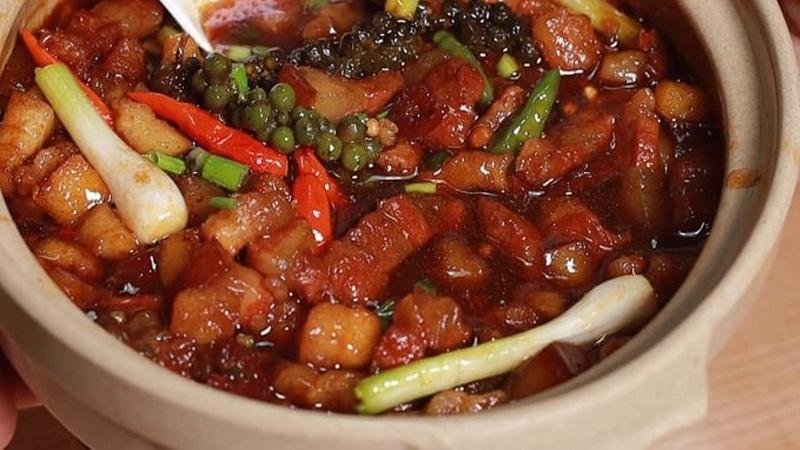 Khám phá công thức kho quẹt tôm thịt đậm đà, thơm ngào ngạt, chấm rau củ luộc thật ngon miệng và đầy hấp dẫn.