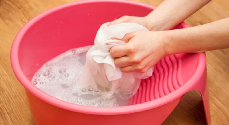 Hướng dẫn giặt và bảo quản áo dài đúng cách