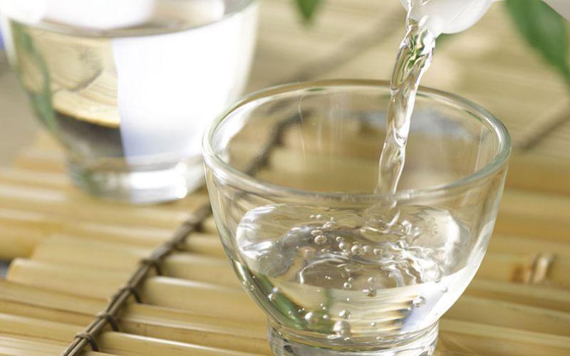 Hãy thử ngay một gia vị quen thuộc trong bếp để giúp hoa nở đẹp suốt cả năm, không lo vàng lá.