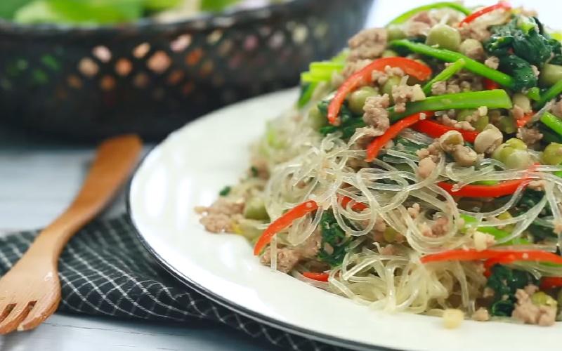 Khám phá cách chế biến miến xào thịt bò băm nhanh chóng và đầy đủ dinh dưỡng cho bữa sáng.