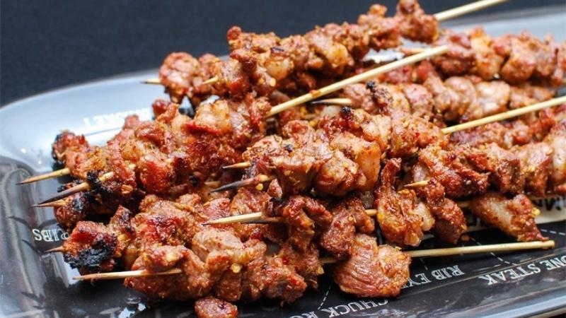 Hướng dẫn cách chế biến thịt xiên nướng dễ làm, thơm ngon cho những ngày cuối tuần đầy ấm cúng.
