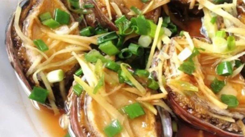 Khám phá công thức bào ngư hấp gừng hành đầy hấp dẫn, mùi thơm ngào ngạt quyến rũ mọi giác quan