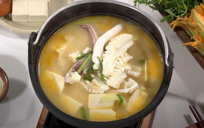Khám phá cách chế biến lẩu chao mực đậm đà, dễ dàng chinh phục ngay cả những thực khách khó tính