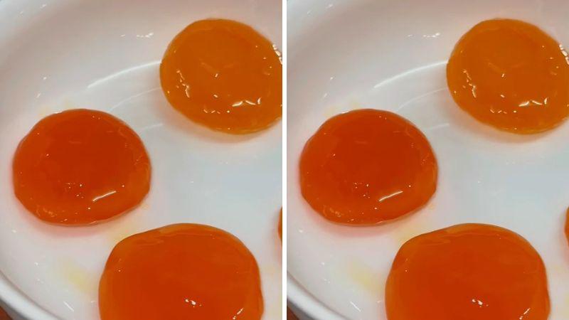 Khám phá cách làm trứng muối nhanh chóng, chỉ trong 1 ngày là bạn đã có ngay món trứng muối thơm ngon, đậm đà.