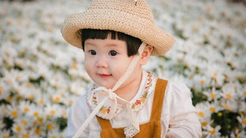 Việc lựa chọn một cái tên đẹp và ý nghĩa cho bé gái họ Huỳnh vào năm 2022 là một quyết định quan trọng, giúp mang đến sự khởi đầu thuận lợi cho cuộc đời của con. Tên không chỉ phải đẹp mà còn phải phù hợp với phong thủy và tuổi tác của bố mẹ.