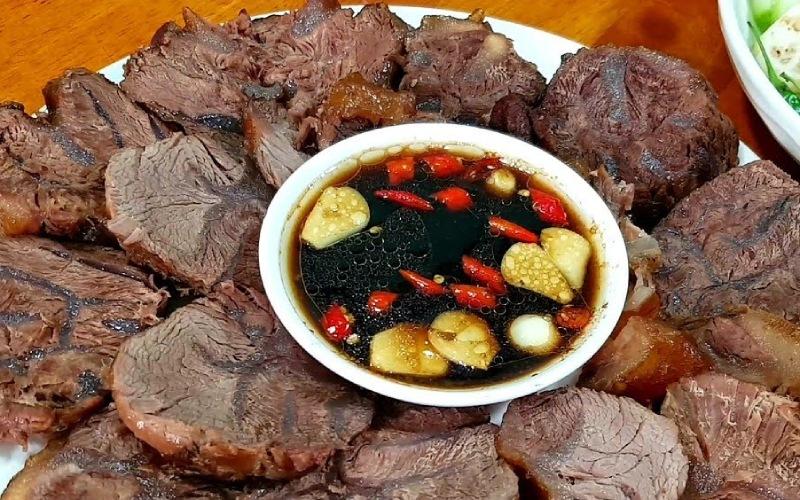Khám phá cách chế biến bắp bò hầm nước tương thơm ngon, đậm đà hương vị chuẩn, để làm mới bữa ăn gia đình bạn.