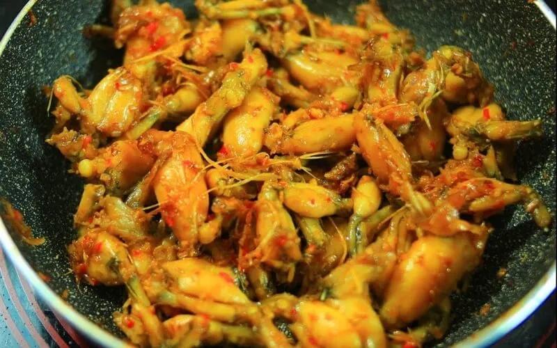 Hướng dẫn làm ếch xào sả ớt với hương vị thơm ngon, cay nồng, dễ thực hiện ngay tại nhà để thưởng thức cùng gia đình.