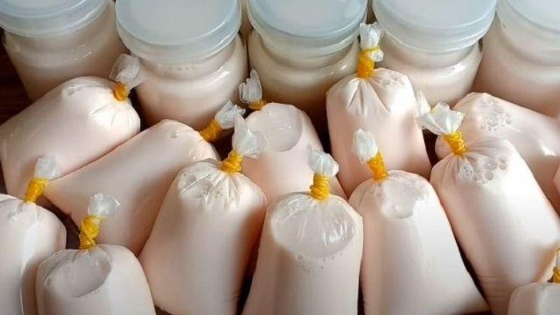 Hướng dẫn làm sữa chua dâu túi mịn màng, dẻo mềm, thơm mát, cực kỳ dễ làm tại nhà