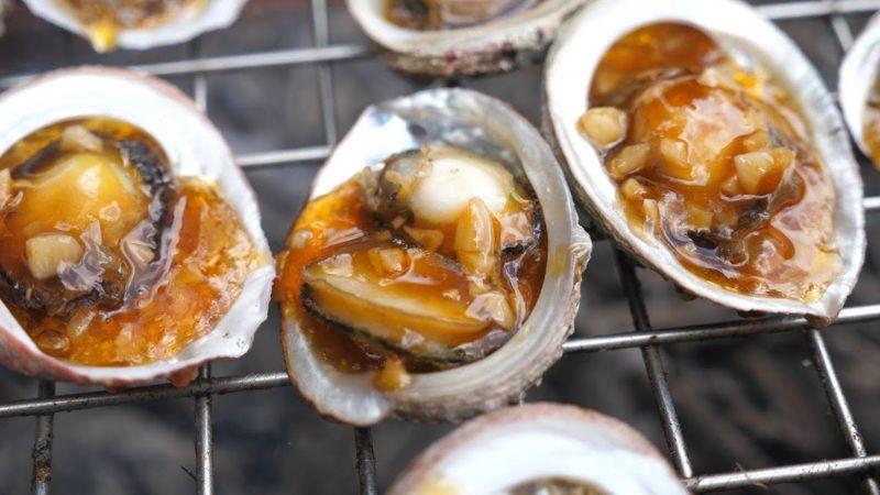 Khám phá cách chế biến bào ngư nướng sốt dầu hào với hương vị đậm đà, dễ dàng nhưng vô cùng hấp dẫn.
