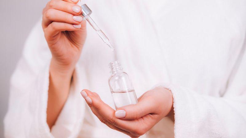 Serum là gì? Khám phá 2 bước bôi serum chuẩn mực cùng Bác sĩ Hiếu