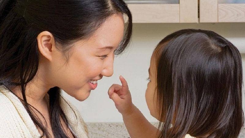 Khám phá 8 phương pháp dạy con không cần đòn roi, giúp ba mẹ xây dựng mối quan hệ tốt đẹp và hiệu quả với con cái.