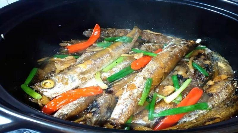 Cách làm món cá nhồng kho tiêu thơm ngon, hấp dẫn khiến cơm hết vèo