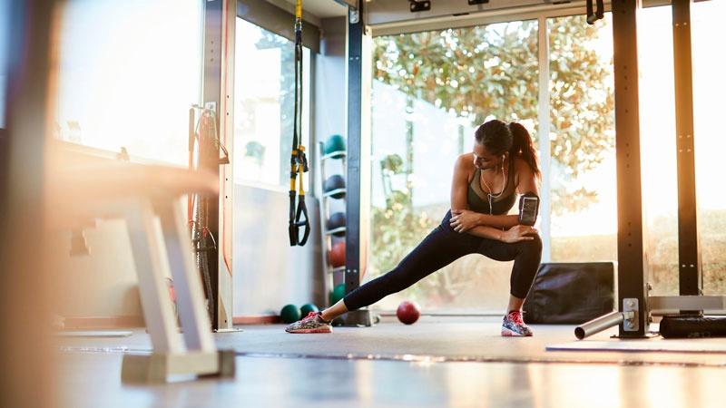 Mẹ sau khi sinh có nên bắt đầu tập gym và sau bao lâu thì có thể tập gym an toàn?