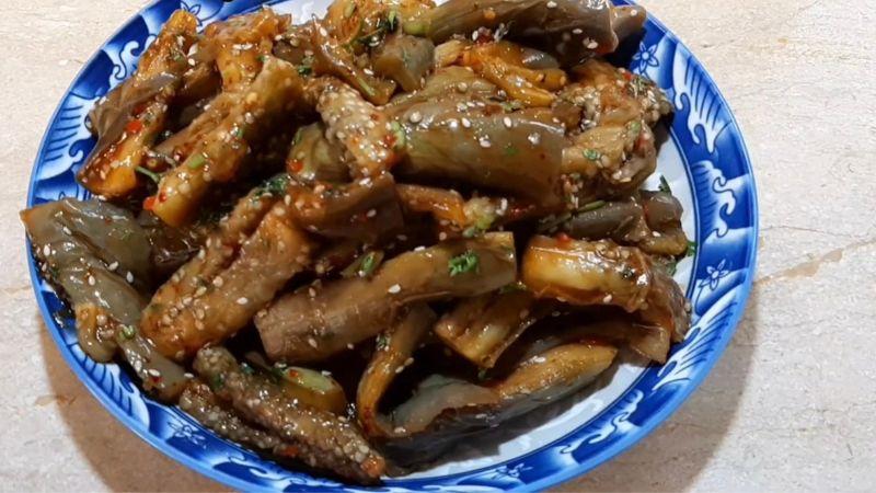 Hướng dẫn chế biến cà tím hấp nước tương đậm đà cho bữa ăn chay thêm phần hấp dẫn