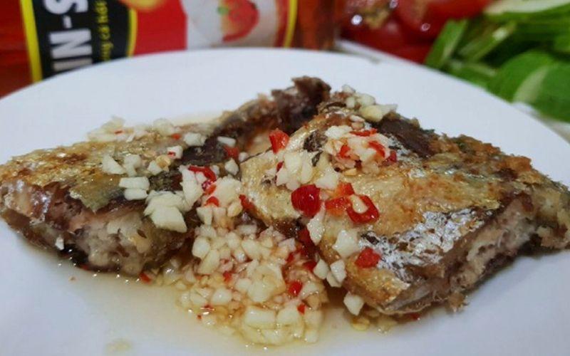 Hướng dẫn cách làm cá ngân chiên nước mắm giòn tan, đậm đà hương vị, sẽ khiến bữa cơm thêm phần hấp dẫn, khó quên.