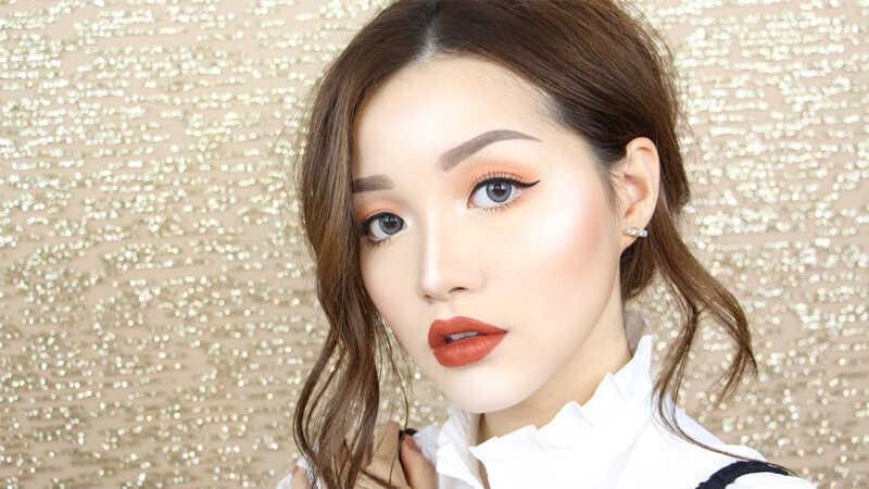 Khám phá cách trang điểm tông cam đất cuốn hút, khiến mọi ánh nhìn đều phải dừng lại.