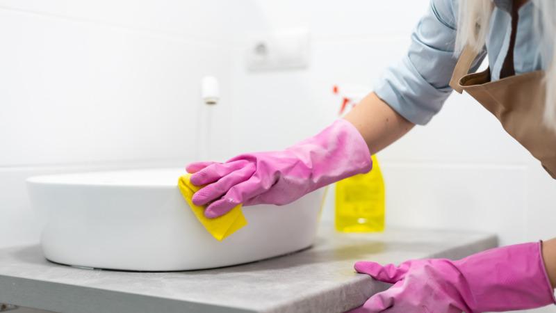 Có bao nhiêu loại nước tẩy rửa nhà tắm và đặc điểm nổi bật của mỗi loại?