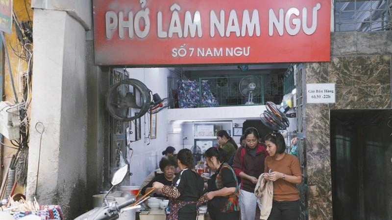 Khám phá món phở gà truyền thống, hơn 50 năm tồn tại, luôn thu hút đông đảo thực khách tại phố Nam Ngư.