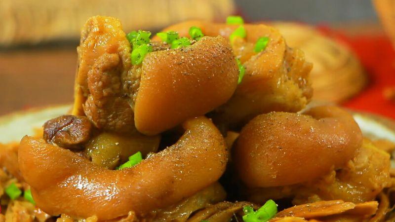 Khám phá cách chế biến chân giò hầm măng khô đậm đà hương vị, khiến bữa ăn trở nên tuyệt vời và đầy cảm xúc.