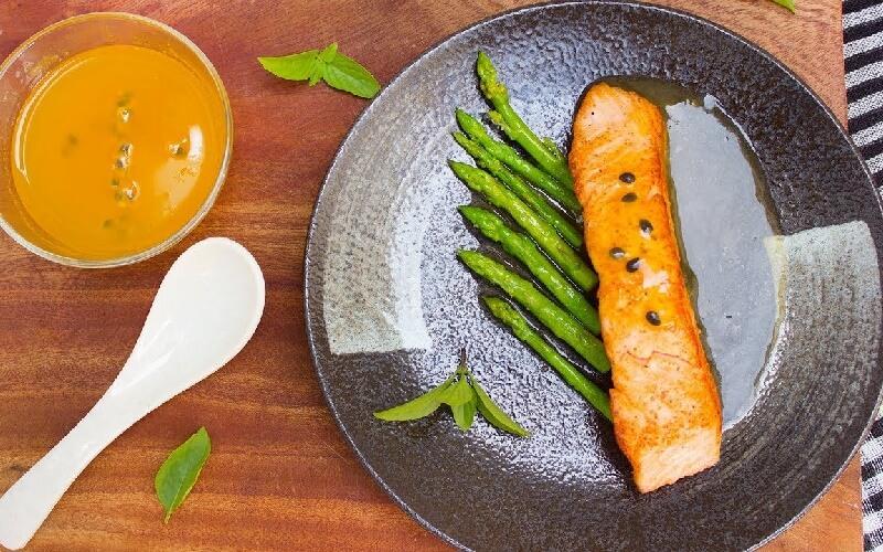 Hướng dẫn làm món cá hồi sốt chanh dây tuyệt vời, đầy hương thơm và hấp dẫn, chắc chắn sẽ làm bạn mê mẩn ngay từ lần đầu thưởng thức.