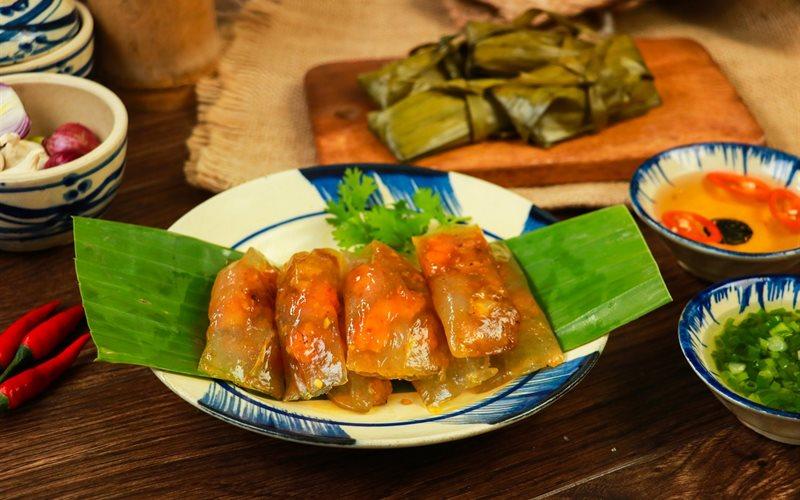 Khám phá cách làm bánh bột lọc Huế với nhân tôm thịt, gói trong lá chuối, tạo nên món ăn vừa dai ngon vừa đậm đà hương vị đặc trưng.