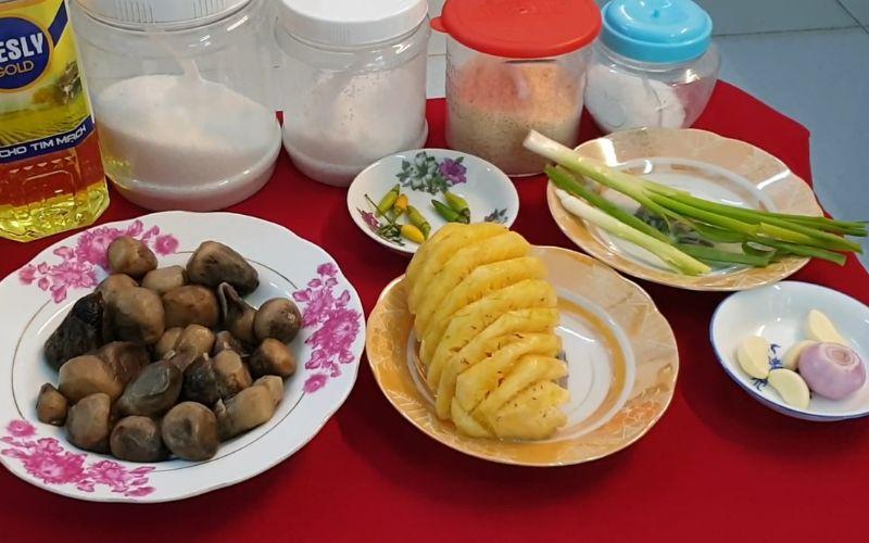 Hướng dẫn chế biến nấm rơm xào dứa chua ngọt, món ăn vừa ngon lại đầy đủ hương vị đặc sắc.