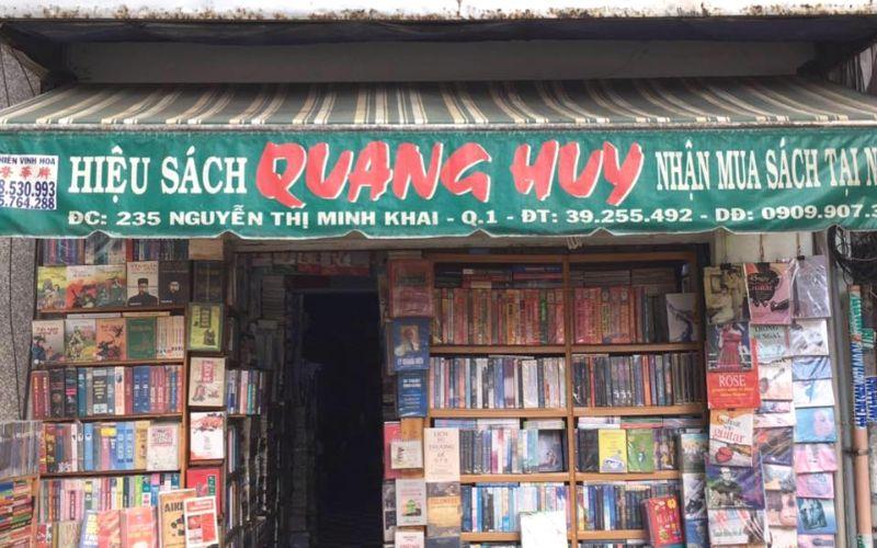Khám phá 4 con đường sách nổi bật tại TP.HCM, nơi bạn có thể tìm thấy sách hiếm và nhận chiết khấu hấp dẫn.