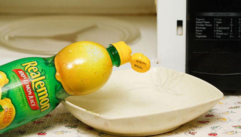 Mẹo làm sạch lò vi sóng sáng bóng mà không mất chi phí